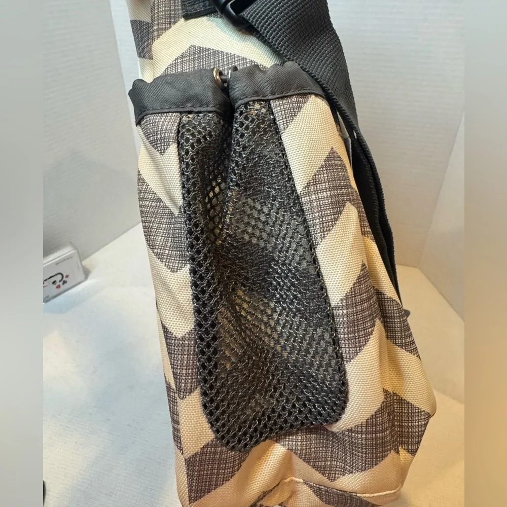 Skip Hop Duo Carry All Gray/Cream Chevron Diaper Bag - No changing pad
